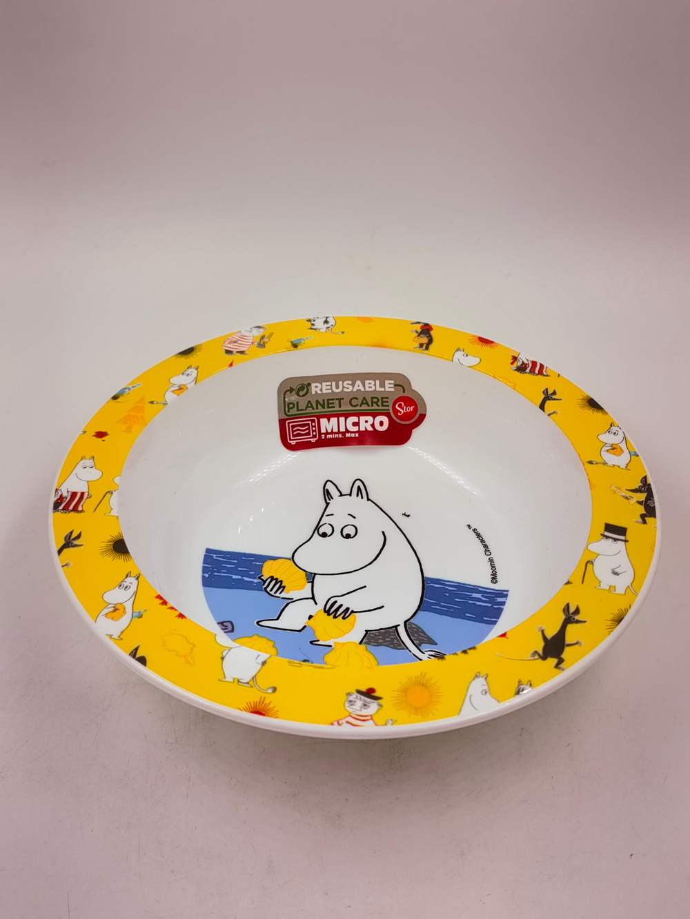 Moomin Миска пластиковая "Муми-тролль, собирающий мидии", с желтым краем, диаметр 16 см (из Финляндии)