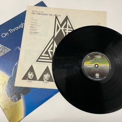 Винтажная виниловая пластинка LP Def Leppard On Through The Night (Япония 1980) (Без Оби)