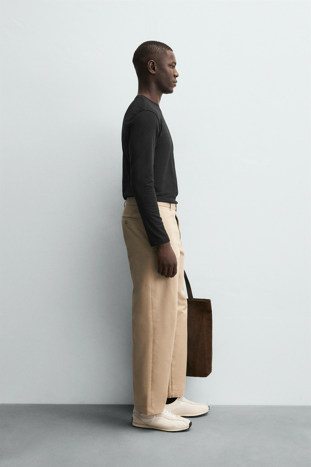 БАЗОВАЯ ФУТБОЛКА SLIM FIT — ZARA