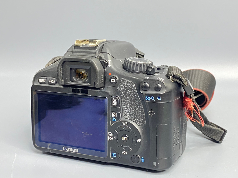 Canon 550D Kit 18-55mm IS 15200 кадров
