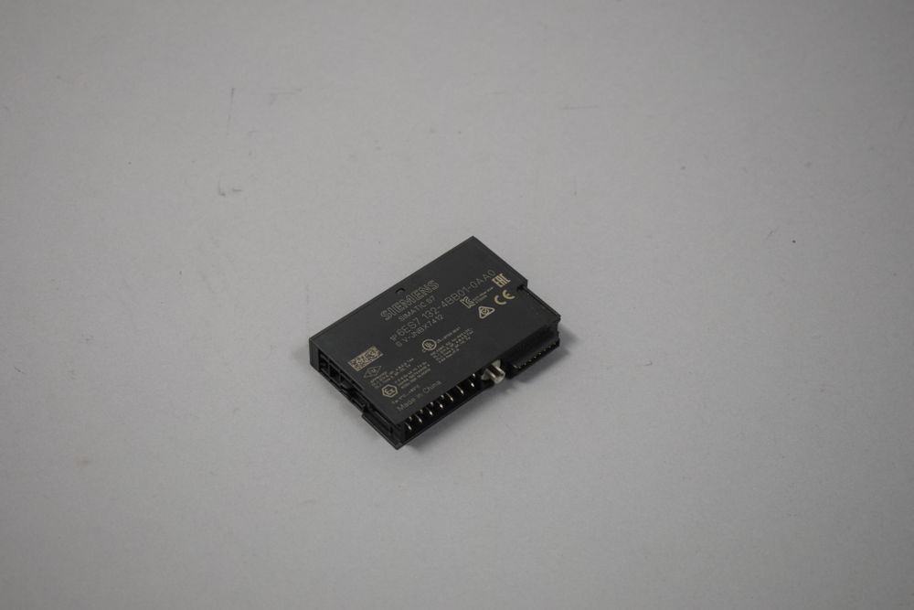 SIEMENS 6ES7132-4BB01-0AA0
