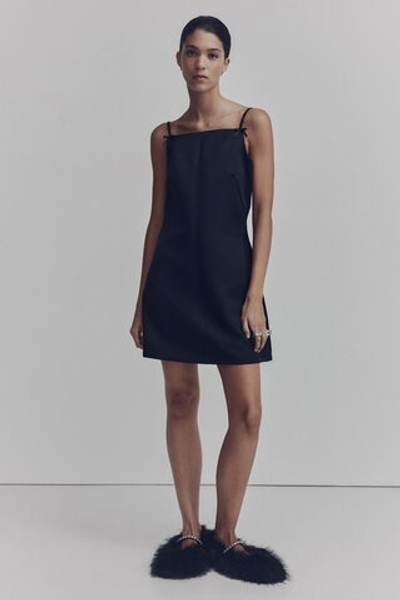 Атласное платье на бретелях — Чёрный - H&M