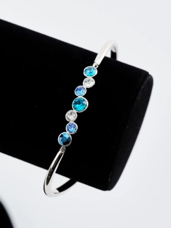Жесткий браслет Эльза с синими камнями Swarovski