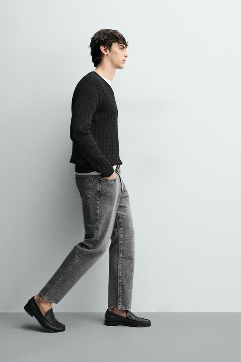 ZARA ДЖИНСЫ REGULAR FIT ОБЛЕГЧЕННЫЕ, СЕРЫЙ