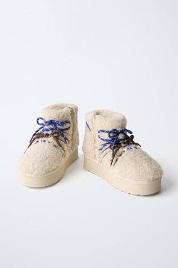 ZARA БОТИНКИ ИЗ ИСКУССТВЕННОЙ ОВЧИНЫ, ЭКРЮ