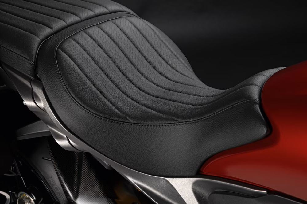 96881401AA DUCATI PREMIUM RIDER SEAT (XDVL V4)
