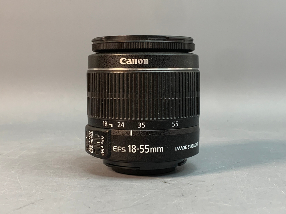 Canon 1100D Kit 18-55mm 3.5-5.6 IS II 17.000 кадров