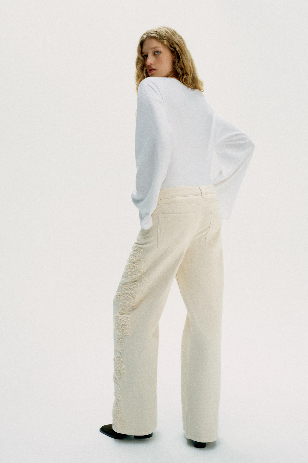 ДЖИНСЫ Z1975 WIDE-LEG С ЦВЕТОЧНОЙ ФАКТУРОЙ — ZARA