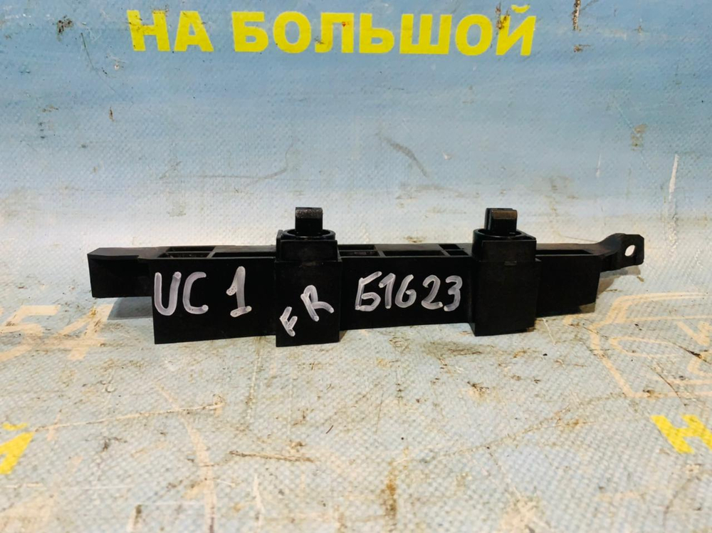 Крепление бампера переднее правое Honda INSPIRE 2003-2007