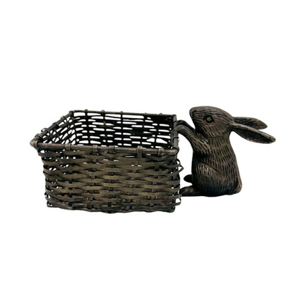 Кролик с корзинкой