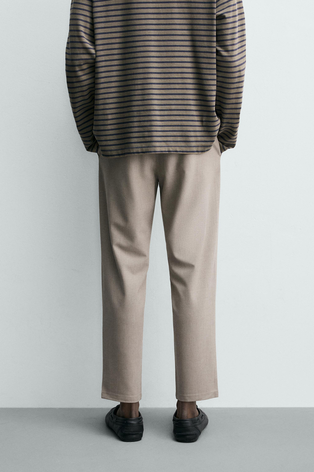 КОМФОРТНЫЕ БРЮКИ ЧИНОС ИЗ РЕЛЬЕФНОЙ ТКАНИ — ZARA