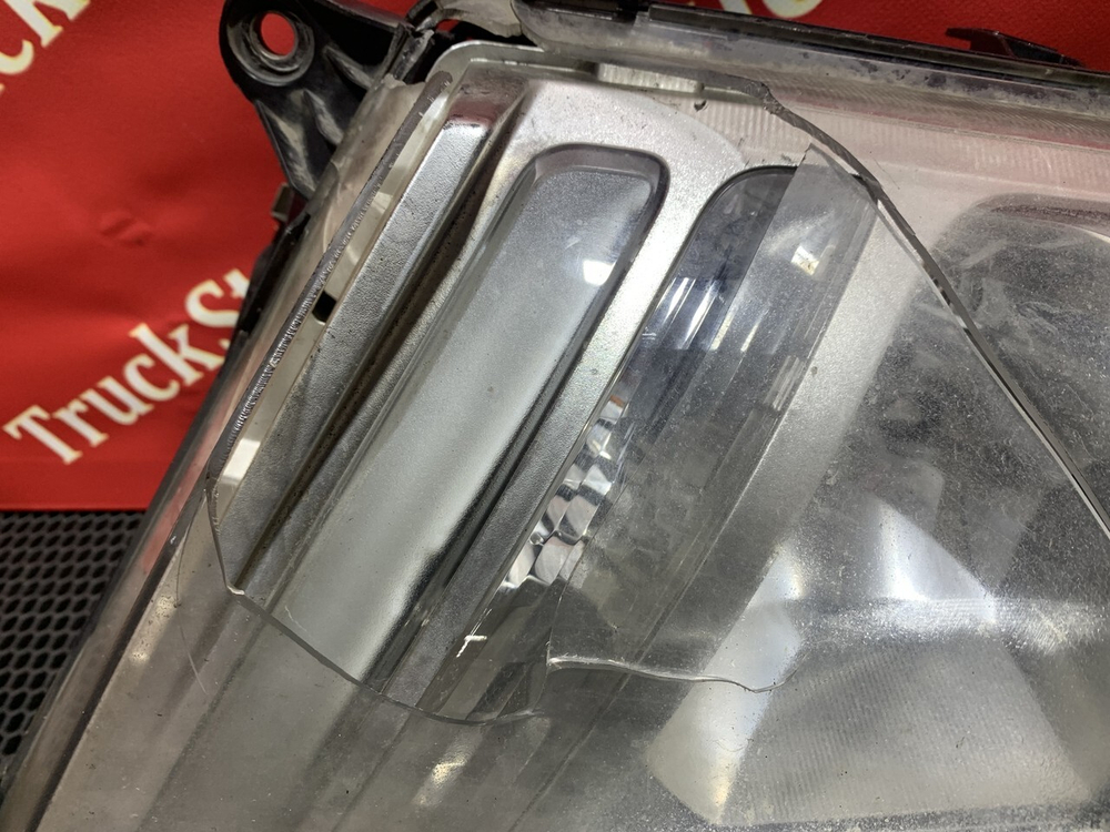 Фара правая Halogen + LED