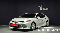 Toyota Camry 2.5 XLE Hybrid — 2019