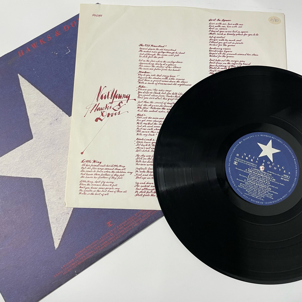 Винтажная виниловая пластинка LP Neil Young Hawks and Doves (США, 1980)