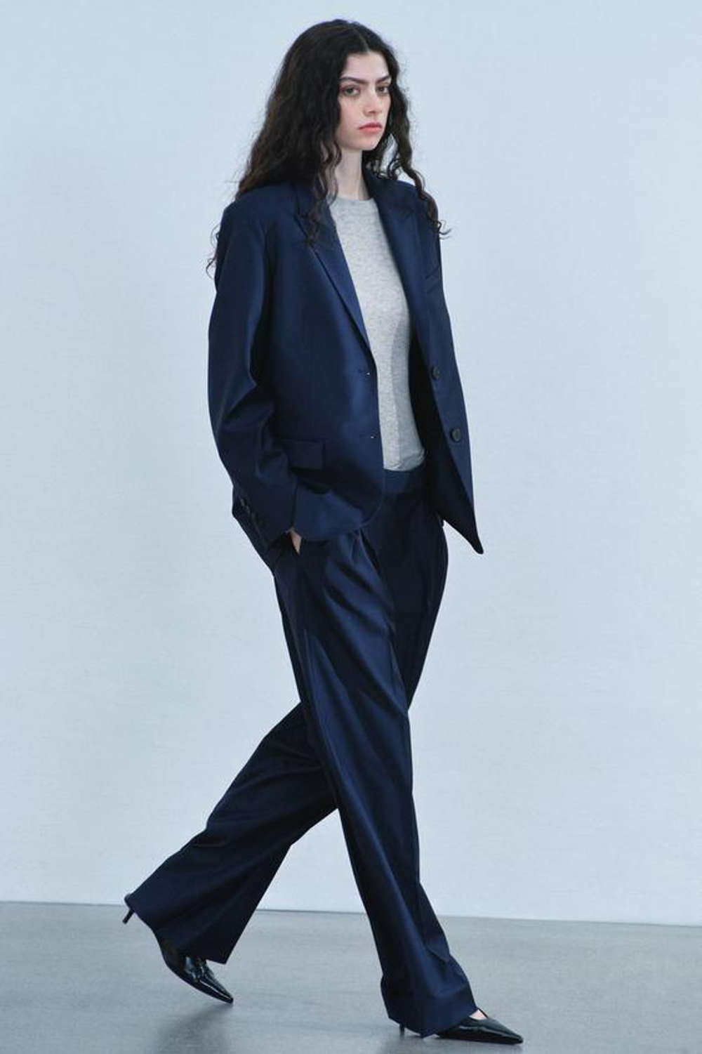 ZARA БРЮКИ С ЗАЩИПАМИ ИЗ СМЕСОВОЙ ШЕРСТИ — ZW COLLECTION, МОРСКОЙ СИНИЙ