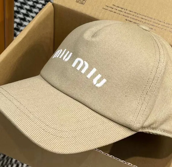 Бейсболка MIU MIU бежевый