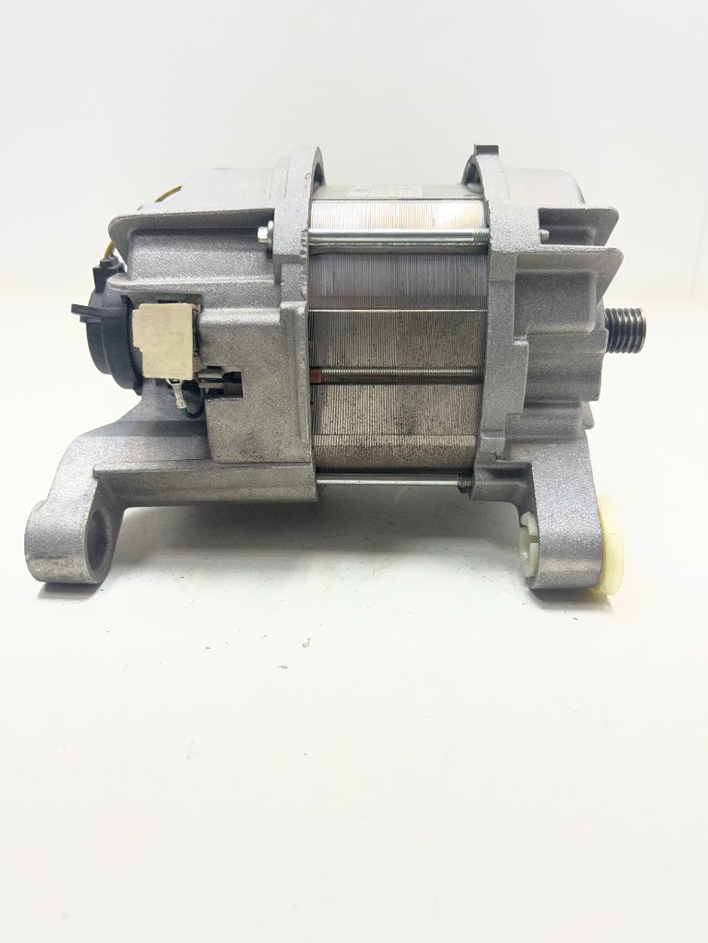 WFC2063OE кт79 Двигатель для стиральной машины Bosch 5500018688 б/у