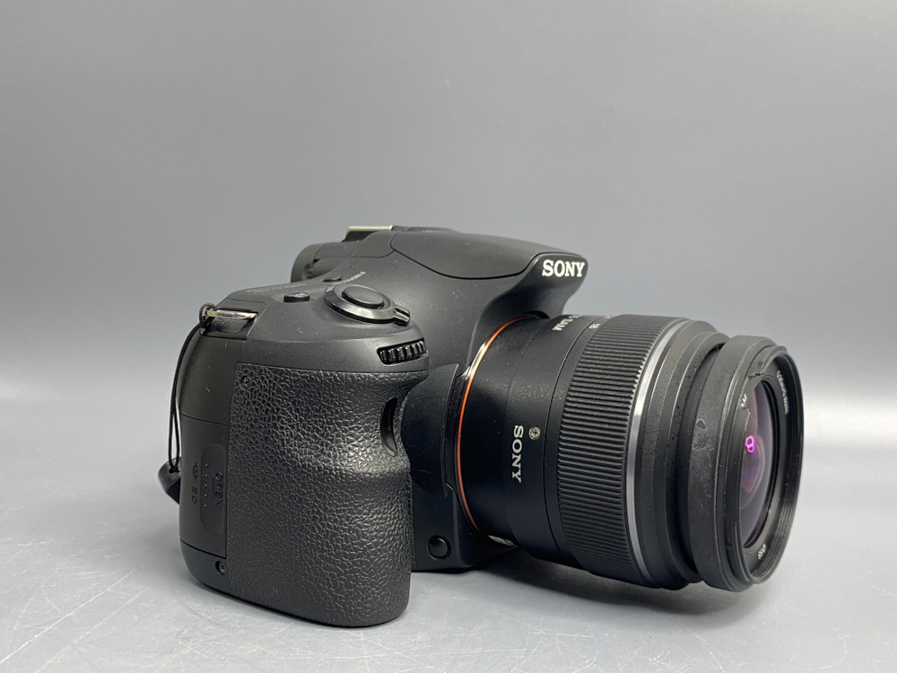 Sony A58 Kit 18-55mm Скол на объективе