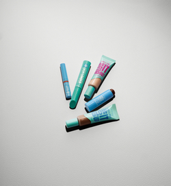 Rimmel Kind & Free Blur It Out - Легкий увлажняющий тональный крем оттенок 250 Sun Beige, 30 ml