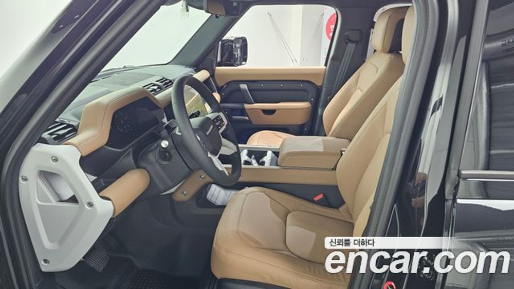 Land Rover Defender 110 D300 X-Dynamic HSE — 2026