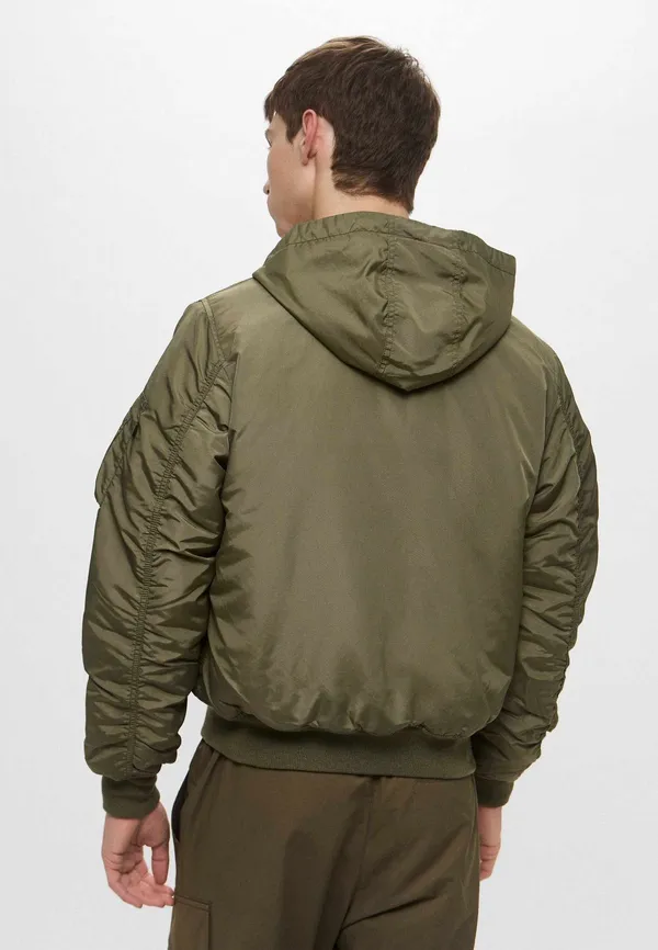 Куртка утепленная мужская ALPHA INDUSTRIES MA-1 HOODED RELAXED FIT FLIGHT JACKET (OXFORD LOGO)