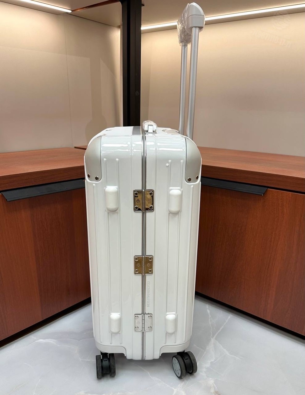 Чемодан Rimowa Hybrid