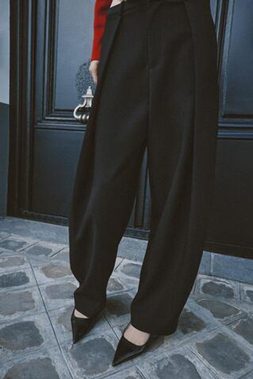 ZARA БРЮКИ BARREL С ЗАЩИПАМИ, ЧЕРНЫЙ
