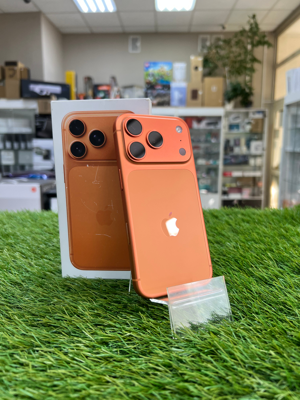 Б/У iPhone 17 Pro 256Gb Cosmic Orange