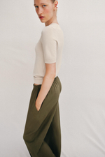 БАЗОВЫЙ ОДНОТОННЫЙ ТРИКОТАЖНЫЙ ТОП С КОРОТКИМИ РУКАВАМИ — ZARA