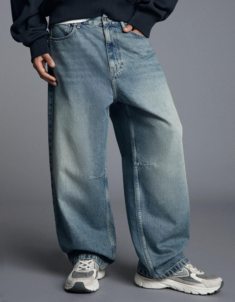 Мужские джинсы neobarrel fit с пряжкой сзади - BERSHKA