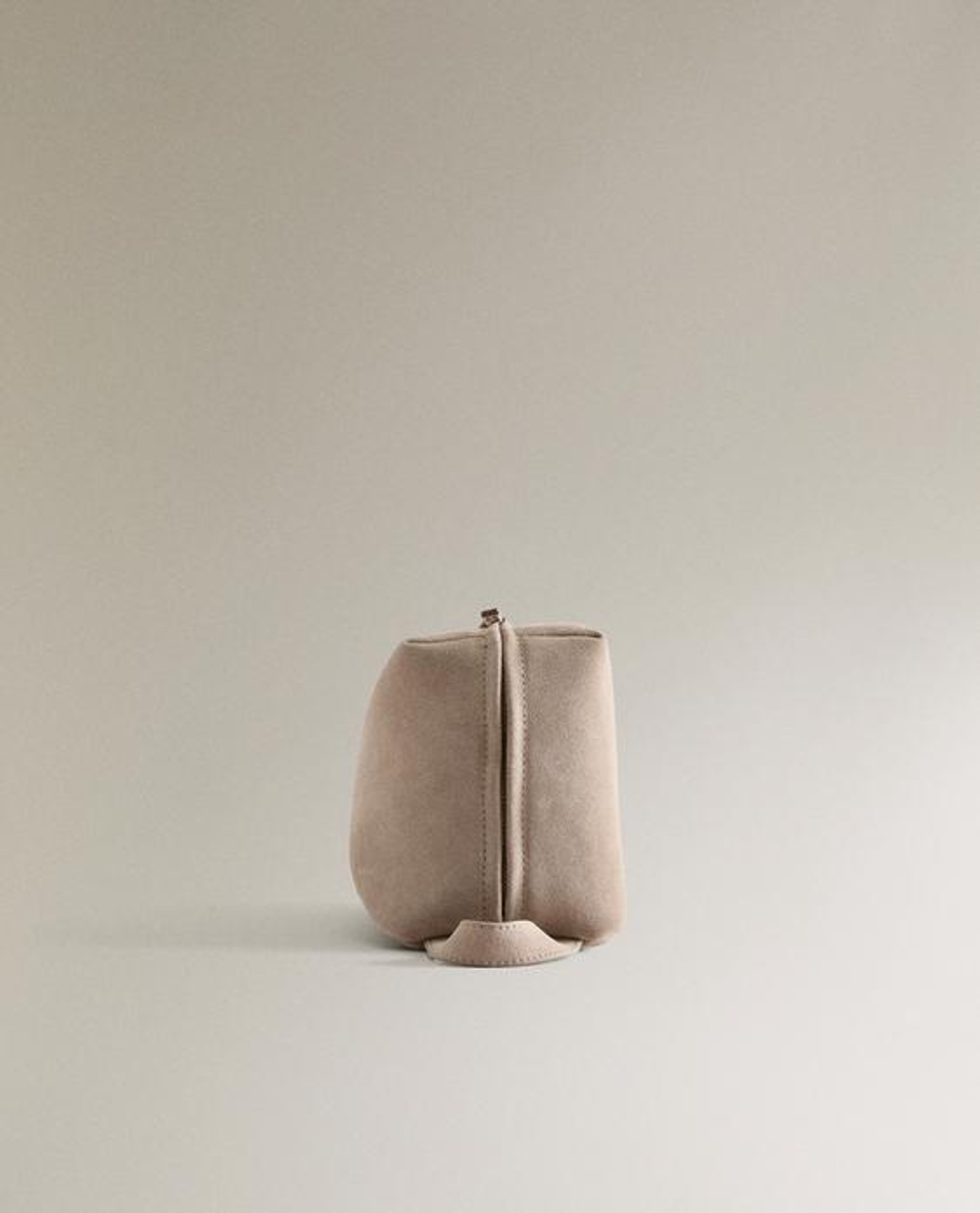 ZARA HOME КОСМЕТИЧКА СРЕДНЕГО РАЗМЕРА ИЗ РАЗДЕЛЕННОЙ КОЖИ, ЭКРЮ