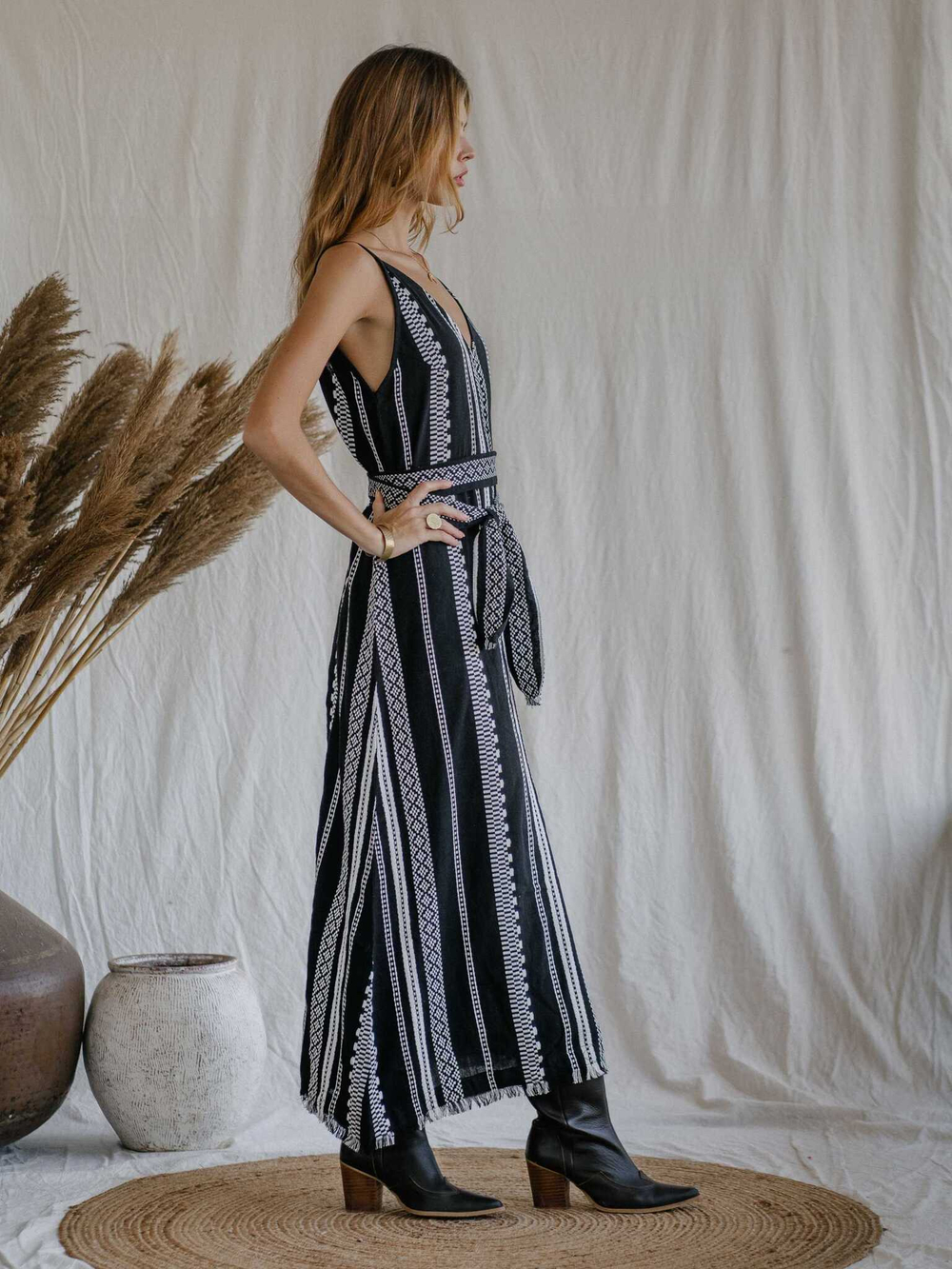 Жаккардовое платье макси с V-образным вырезом