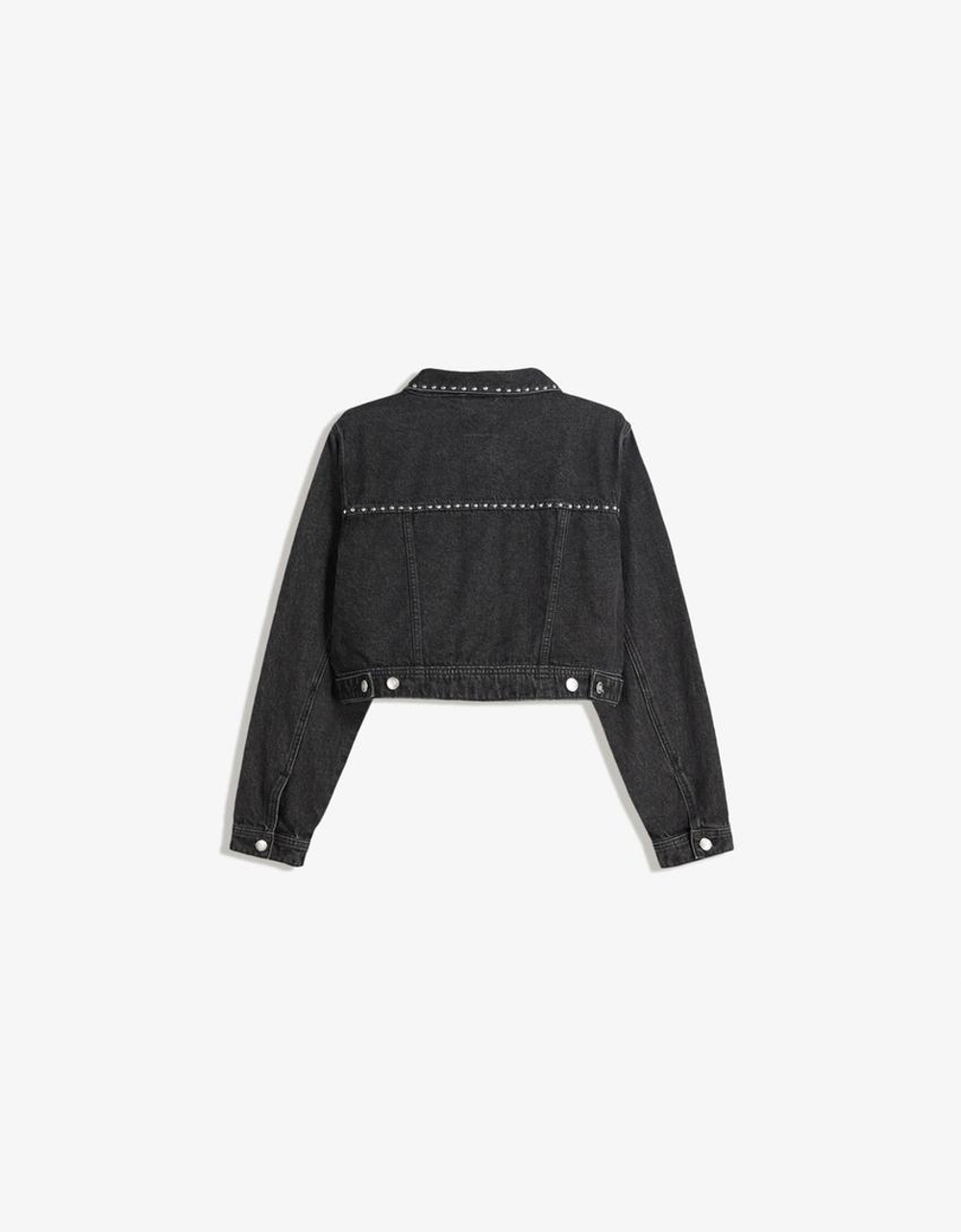 BERSHKA Укороченная джинсовая куртка с заклепками, черный