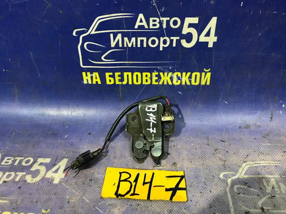 Замок багажника NISSAN SUNNY 1994