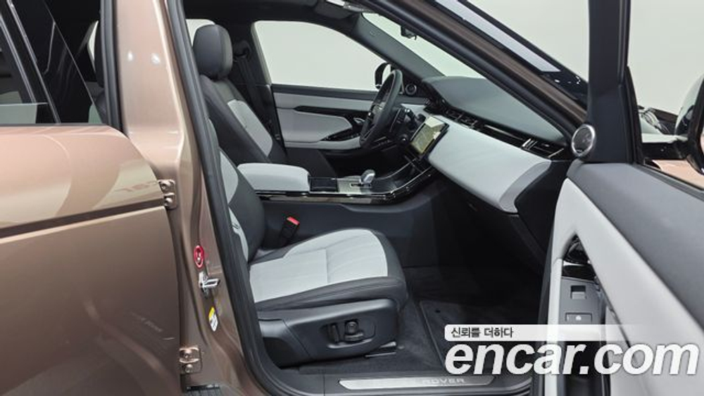 Land Rover Range Rover Evoque P250 Dynamic SE — 2026