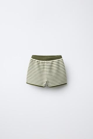 ZARA ТРИКОТАЖНЫЕ ШОРТЫ В ПОЛОСК, ЭКРЮ/ЗЕЛЕНЫЙ