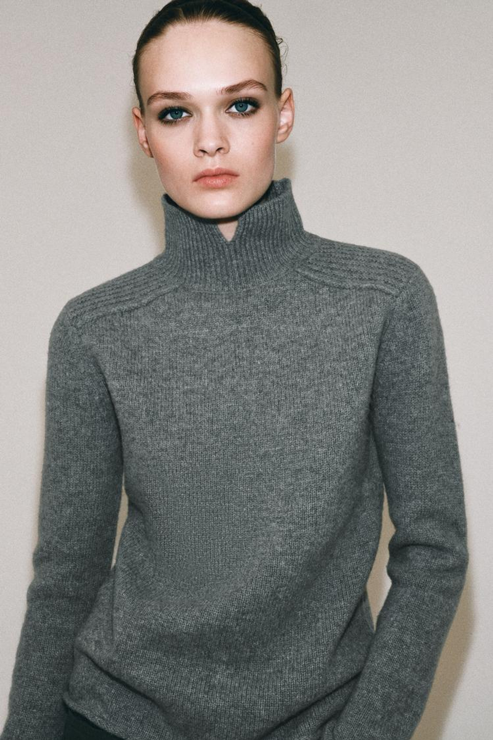 ZARA СВИТЕР С ВЫСОКИМ ВОРОТНИКОМ, МЯГКИЙ СЕРЫЙ