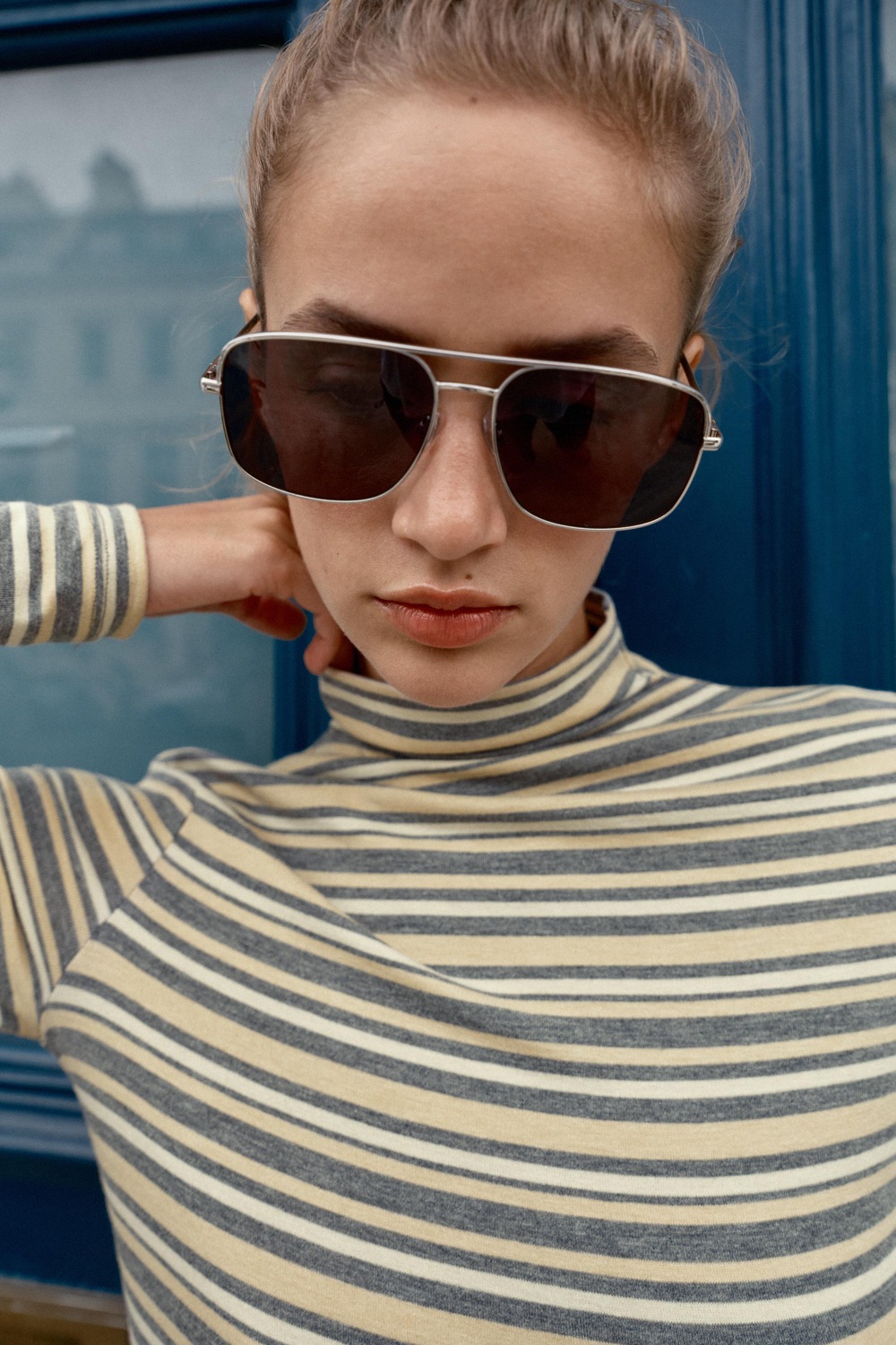 ФУТБОЛКА В ПОЛОСКУ С ВЫСОКИМ ВОРОТНИКОМ — ZARA