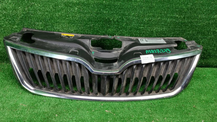 Решетка радиатора Skoda Rapid 1 (2012-2020)