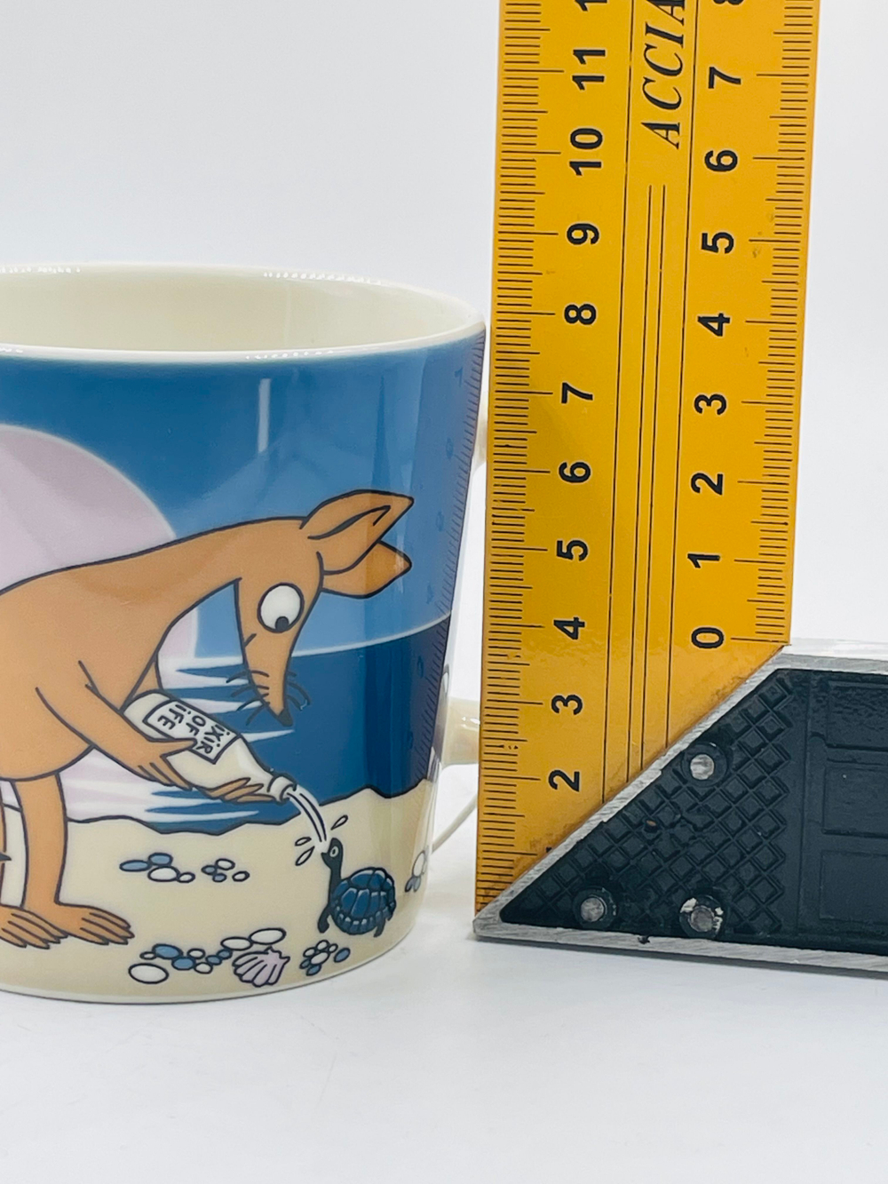 Кружка Arabia Moomin "Нипсу на пляже", фарфор Vitro, синяя, 300 мл (из Финляндии)