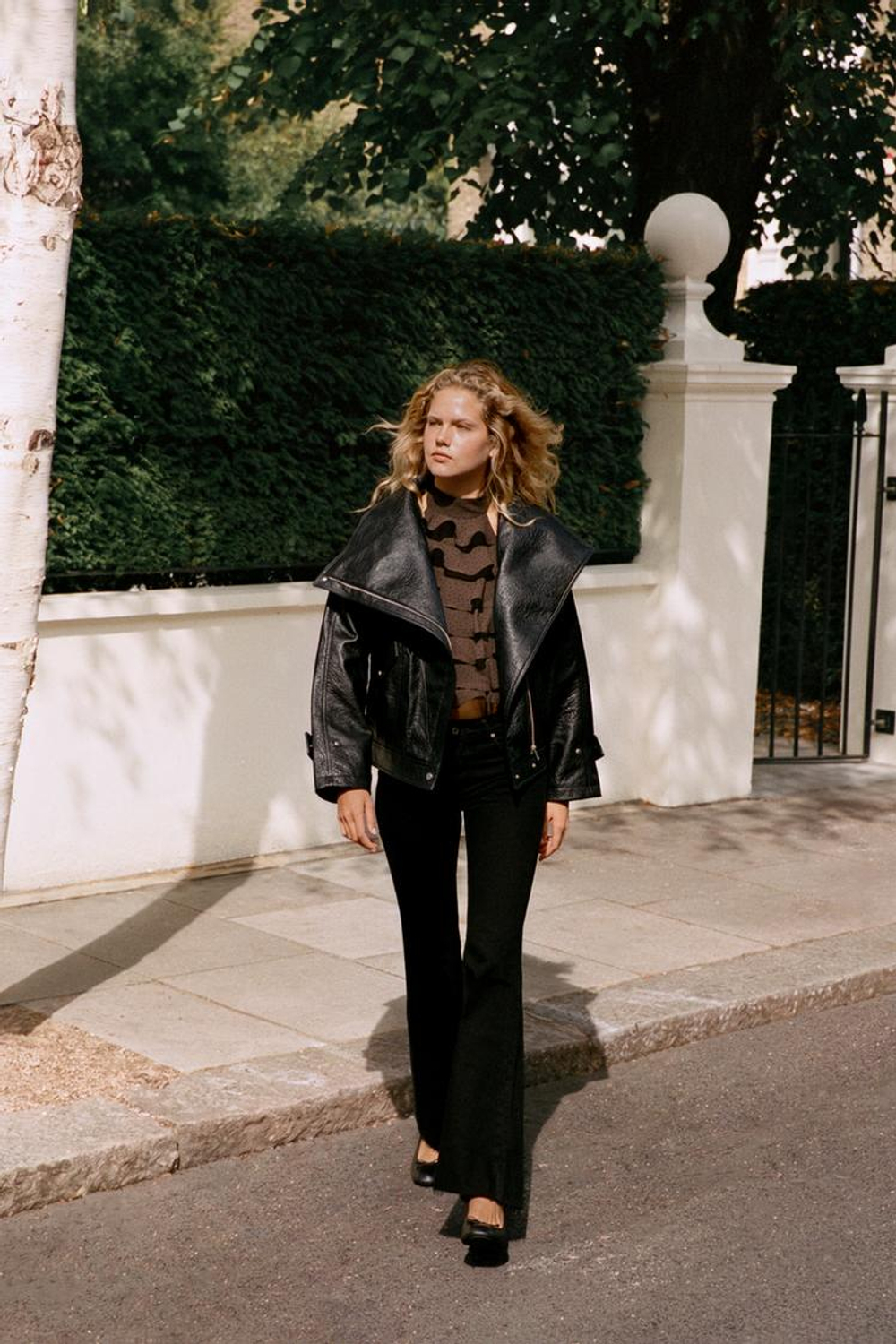 ZARA ТОП ИЗ ЖОРЖЕТА С ГОРЛОВИНОЙ ХАЛТЕР, КОРИЧНЕВЫЙ/ЭКРЮ