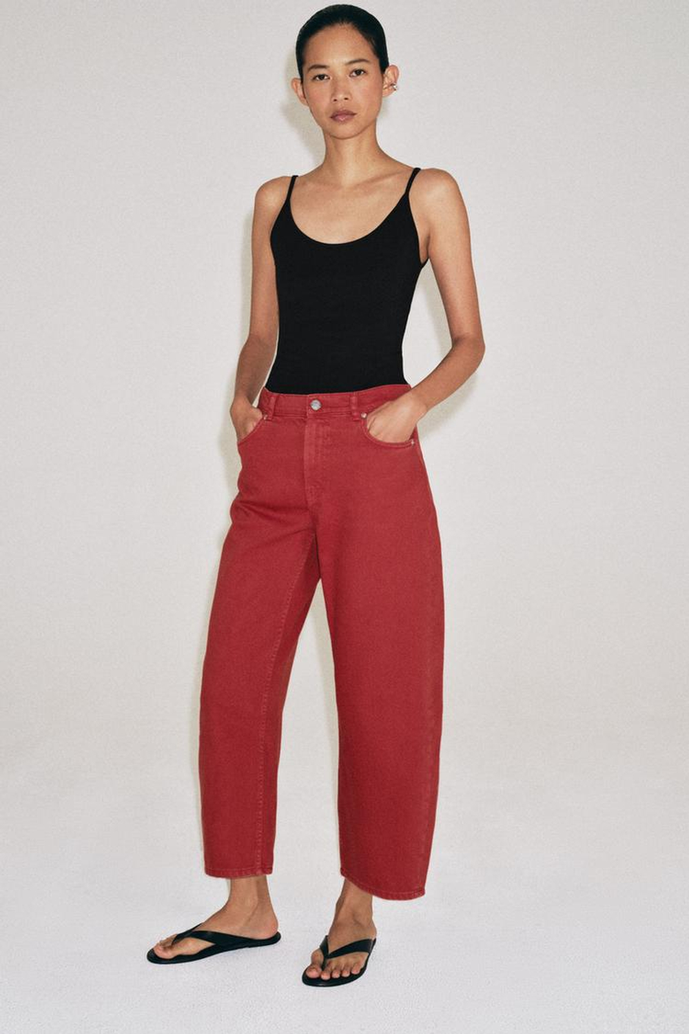 ZARA ДЖИНСЫ КАПРИ BALLOON СО СРЕДНЕЙ ПОСАДКОЙ — ZW COLLECTION, КРАСНЫЙ