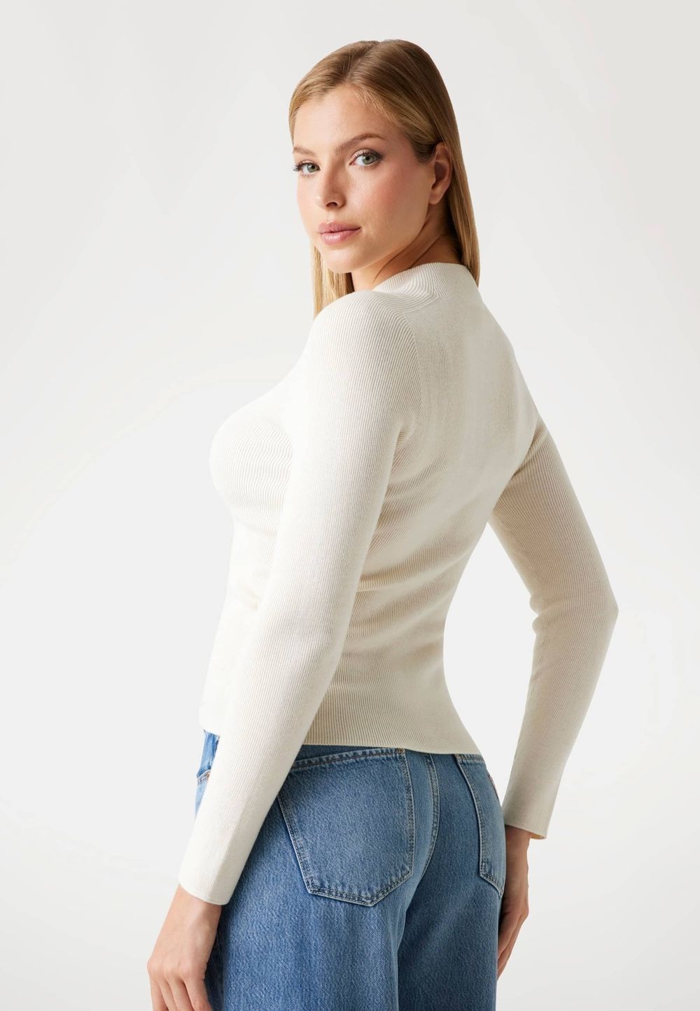 Свитер женский GUESS