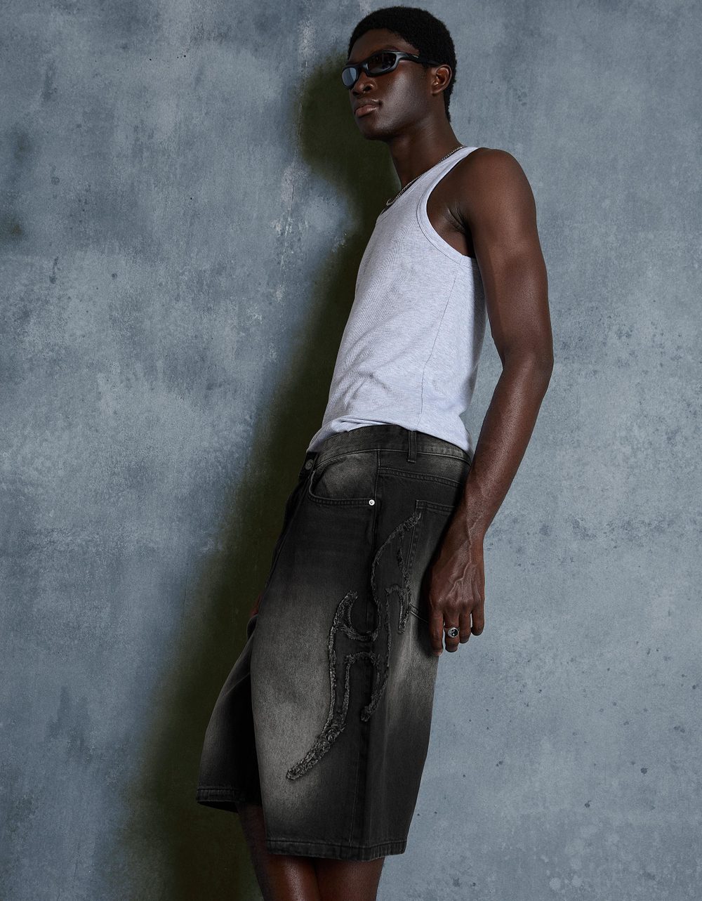 Мужские бермуды baggy fit с нашивками - BERSHKA