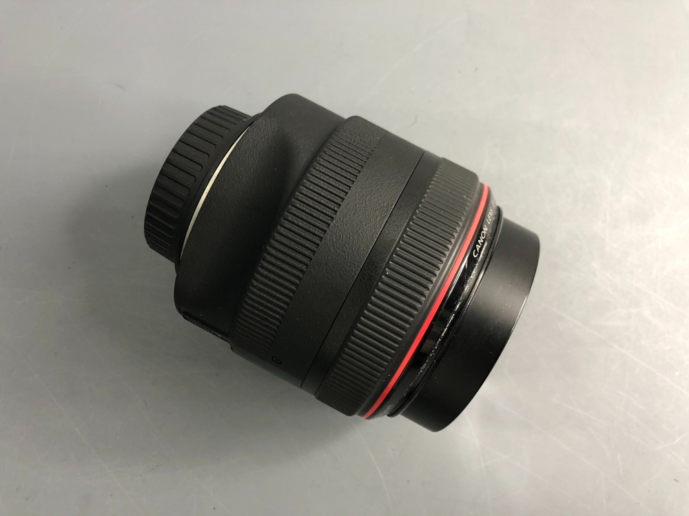 Canon EF 85mm 1.2L II USM