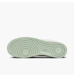 Кроссовки женские NIKE WMNS AIR FORCE 1 '07 SE TRK3