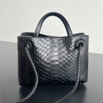 Сумка Bottega Veneta Andiamo Mini — чёрная с тиснением — фото 3