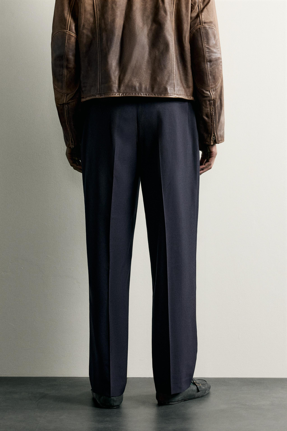 БРЮКИ RELAXED FIT СО СКЛАДКАМИ — ZARA · 1564/652