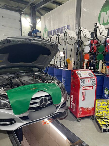 Полная замена масла в АКПП на Mercedes Benz C 200 с помощью специального аппарата Motul. Полная замена масла в АКПП на Mercedes Benz C 200 с помощью специального аппарата Motul.