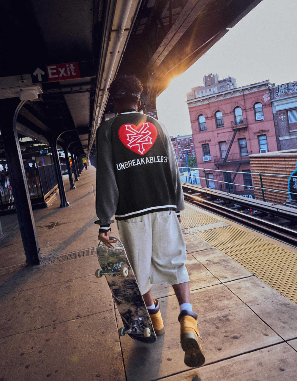 Мужская трикотажная куртка на молнии с вышивкой ZOO YORK X BERSHKA - BERSHKA